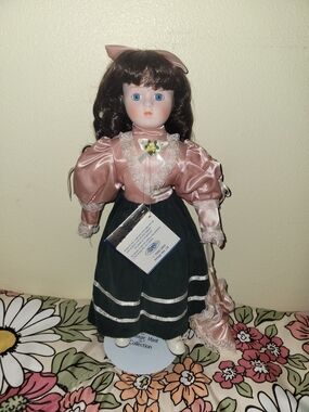 The Heritage Mint Ltd. Collection Porcelain Doll
